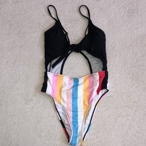 🌈MEDIUM ONE PIECE BATHING SUIT🌈